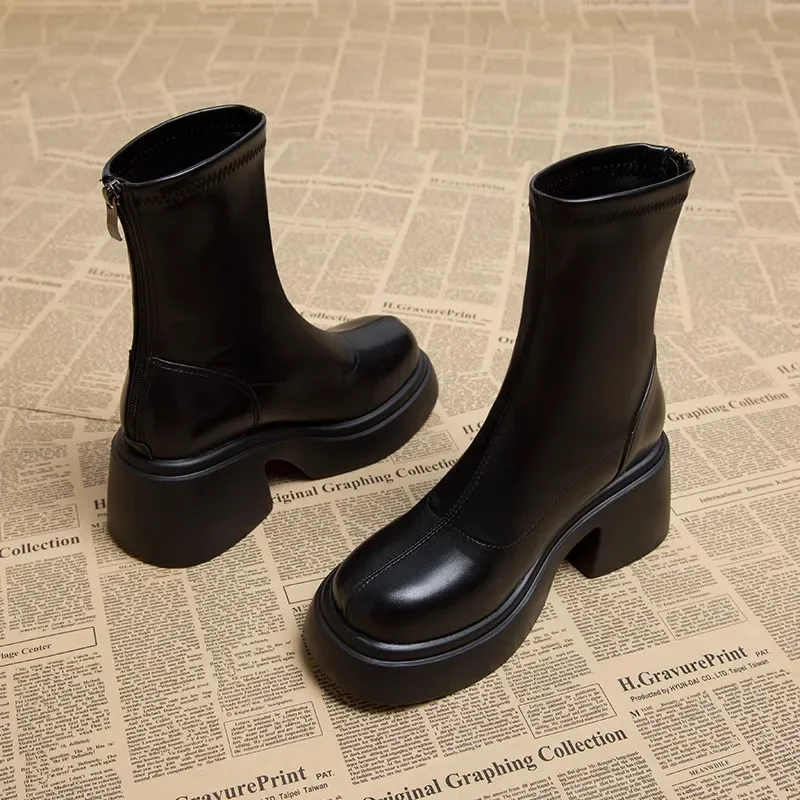 Botas curtas de sola grossa pequena para mulheres, sentindo-se pequenas, botas vermelhas, novo design, outono e inverno, 2022