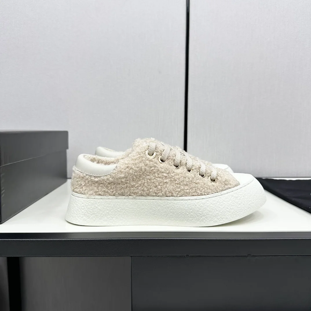 Taper Shape Unisex Skate Sneakers Men Women Low Top Board Shoes Taper Streamline Shape PU Leather Upper Durable Anti Slip Rubber Sole Street Trend Couple Footwear