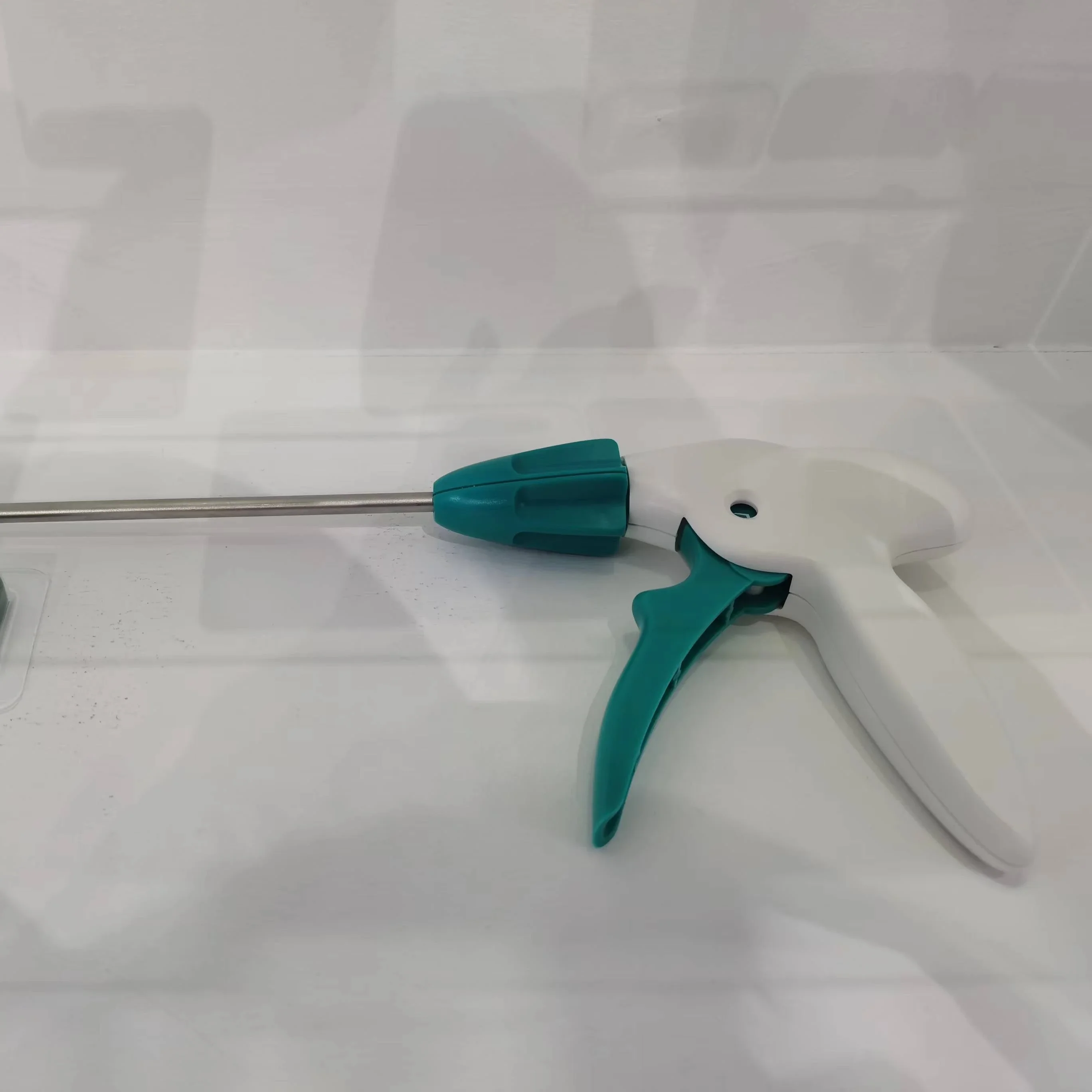 Medical laparoscopic disposable plastic clip applicator