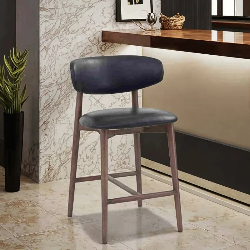 

Табурет из коровьей кожи цвета потертой кожи с рамой из цельного дерева