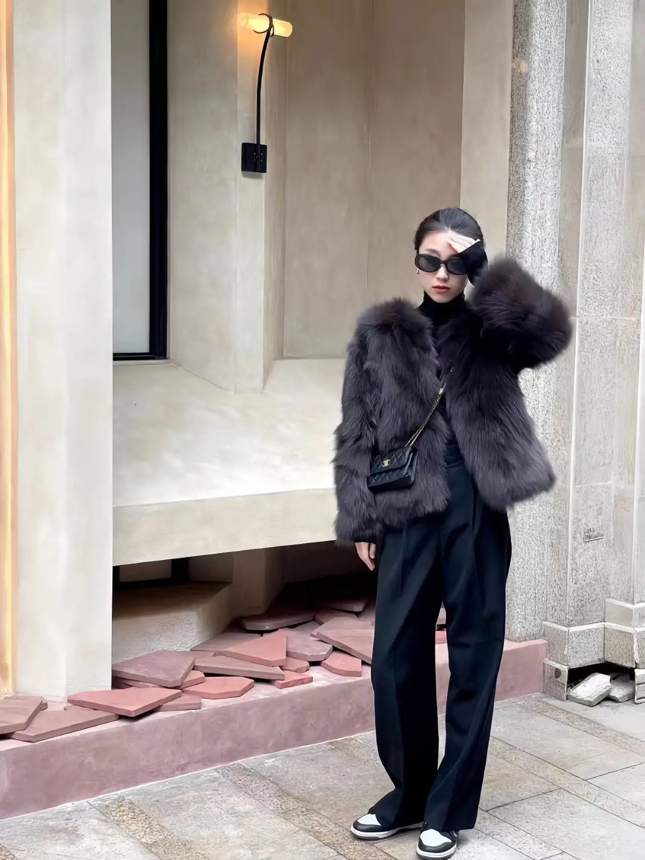 Black eco-friendly fur, high-end plush V-neck short jacket for women, winter new 2024
