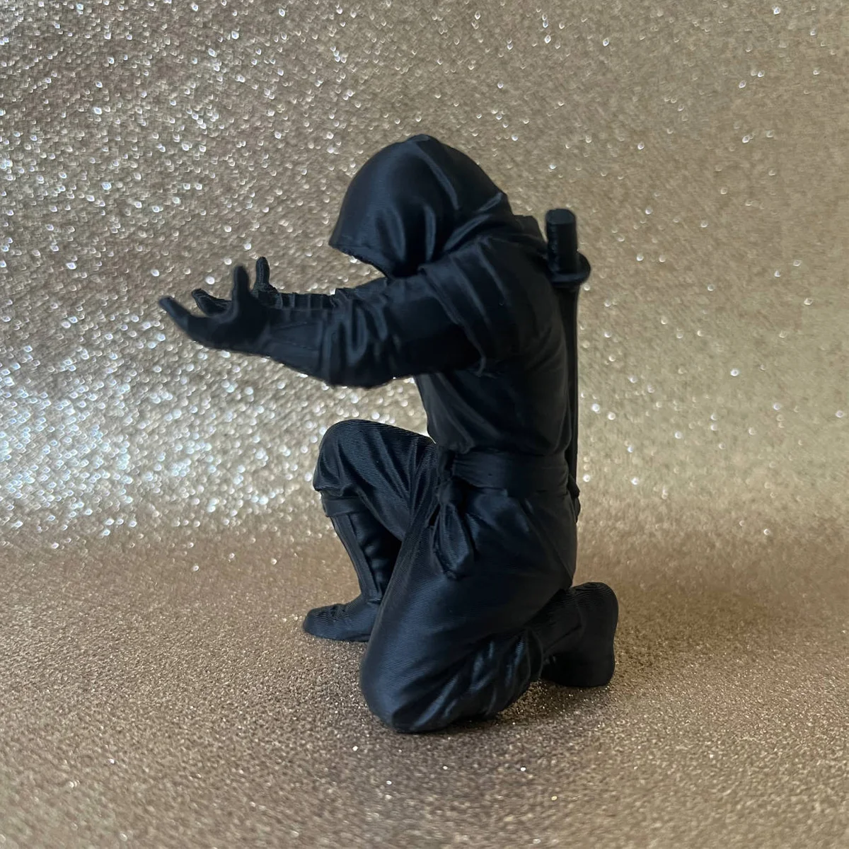 (9*5cm) Desk Ninja Pen Holder 3D Printed Cool Warrior Figurine Desktop Ornament Creative Office Stationery Display Gift Decorat