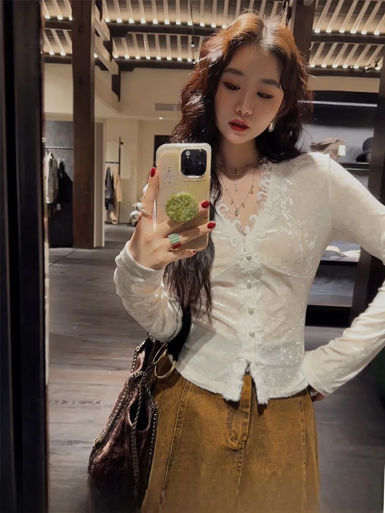 

Sanji Black Flower Women's Long Sleeve Velvet Lace Base Shirt 2024 New Autumn Winter Inner Wear Outer Wear Casual Loose Fit