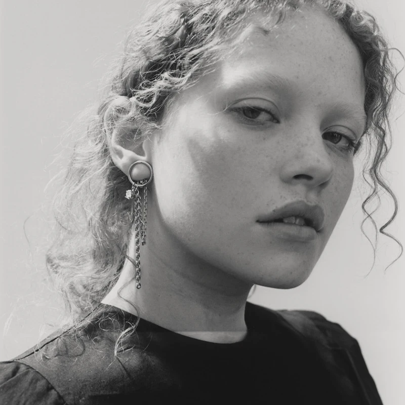 

Justine Clenquet позолоченные металлические серьги-каффы простые женские серьги с цирконом встроенные модные ювелирные аксессуары