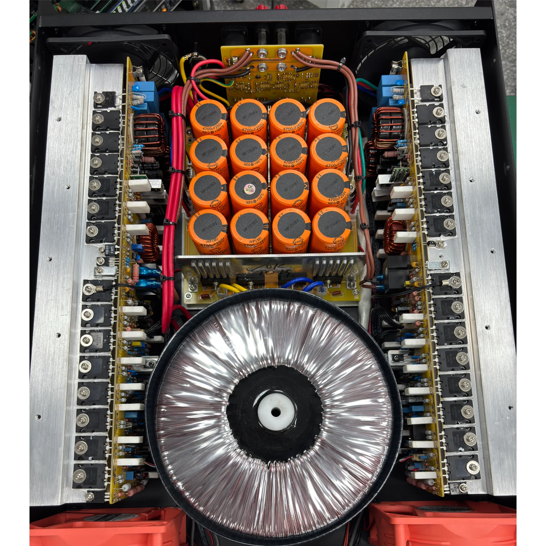 2pcs TD-class Amplifiers, 3000W X 2, Use Pure Copper transformers and Can Withstand a 2-ohm Load for Extended Periods.