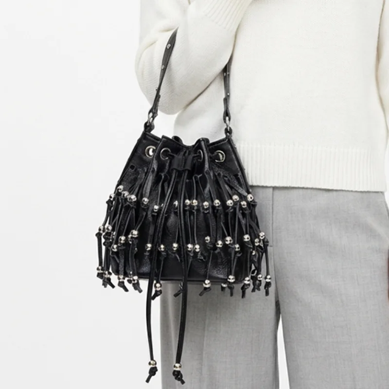 

Handmade Rivet Decor Drawstring Bucket Bag Women Trendy Tassel Design Shoulder Bag Magnetic Closure Daily Commute Hobo Handbag