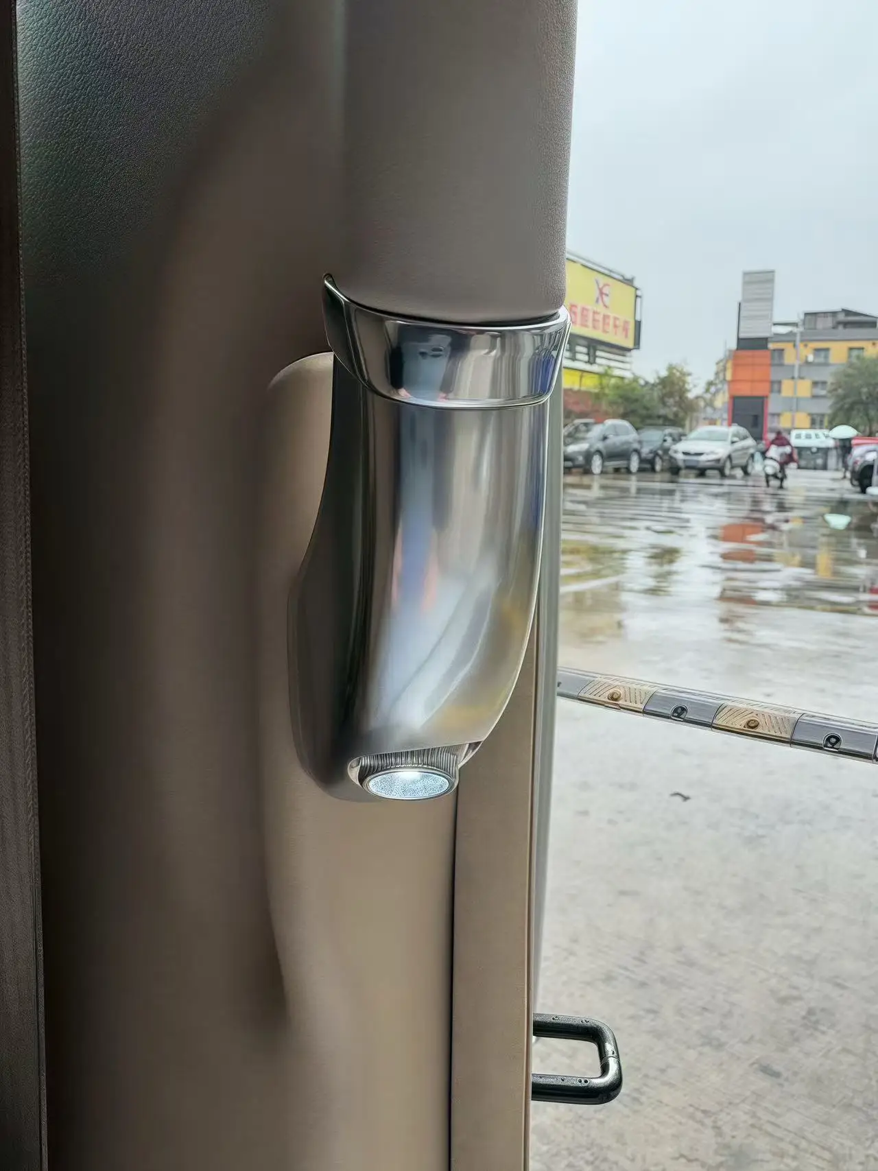 سيارة 30 سلسلة مقبض الباب المركزي لتويوتا ألارد Vellfire 20 سلسلة ترقية مقبض الباب مع زر التبديل مصابيح أرضية #4