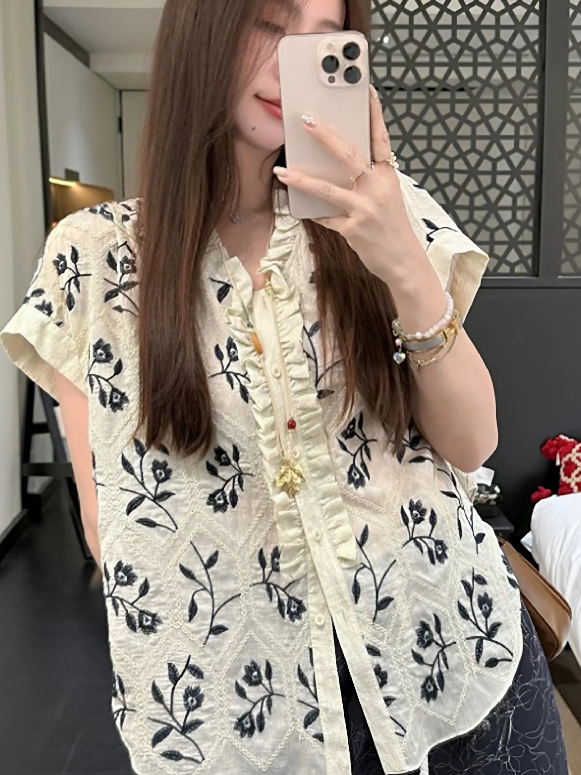 

Женская летняя повседневная элегантная блузка больших размеров (до 136 кг) с цветочным узором, коротким рукавом и V-образным вырезом, для узкого круга аудитории