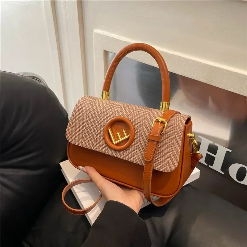 

A Classic and Casual Yet Versatile Retro-style New Luxury Brand Design Single Shoulder Crossbody Bag, Crafted in 2025.