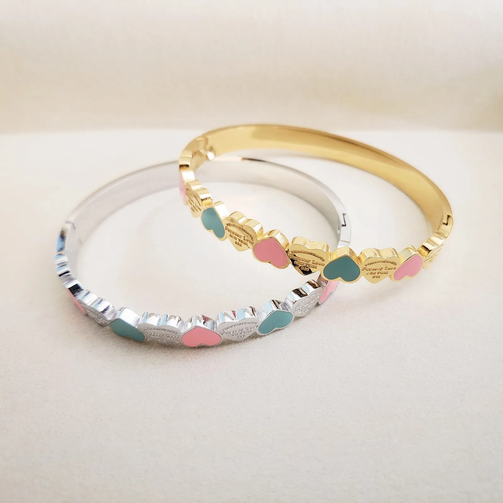 

New Fashion Heart Shape Charm Cuff Bangles Stainless Steel Luxury Wristband Wedding Women Female Jewelry Gift