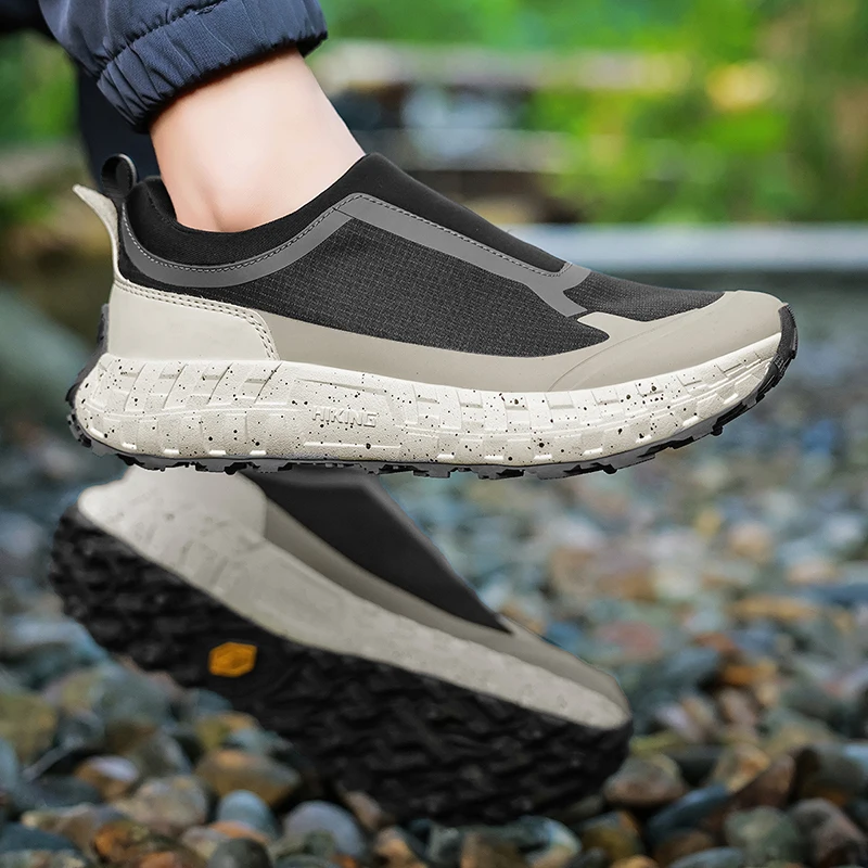 

530 New Fashionable and Trendy Sports Shoes, Anti slip and Cushioned Running Shoes, Men's and Women's Golf Shoes