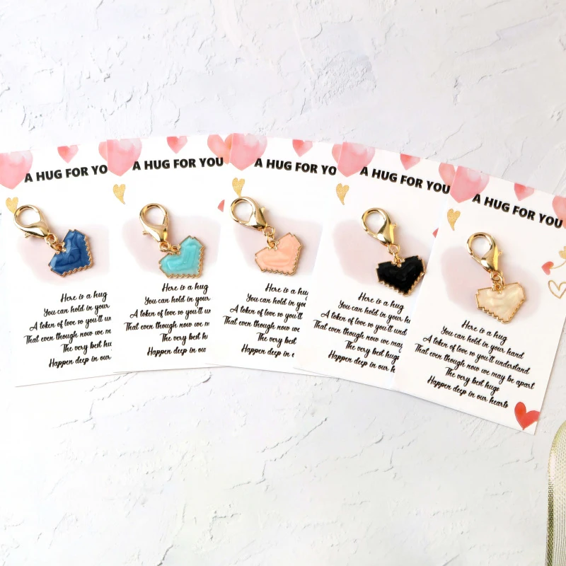 5/10Set “I'll give you a hug”Embrace greeting cards With a fun heart-shaped keychain Pendant Set Encouragement greeting card Sui