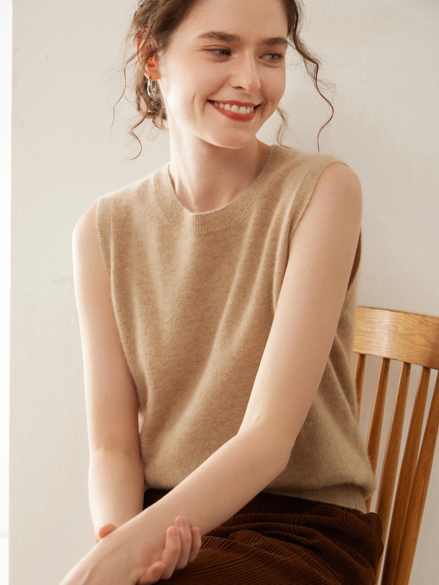 

Ladies' Camere Knitted Vest round Ne Svel Woolen Faion Color Commuting Base irt Inner And Outer Wear