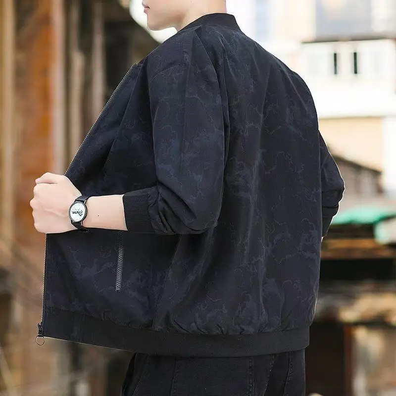 

Men's 2025 Baseball Jacket: Korean Style Stand Collar Casual Coat, Trendy & Versatile Spring Autumn Outerwear for Men.