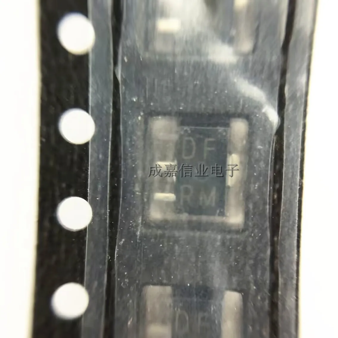 10pcs/Lot 2SD1898T100R SOT-89 MARKING;DF R Bipolar Transistors - BJT NPN 80V 1A Operating Temperature:-40C-+ 150 C