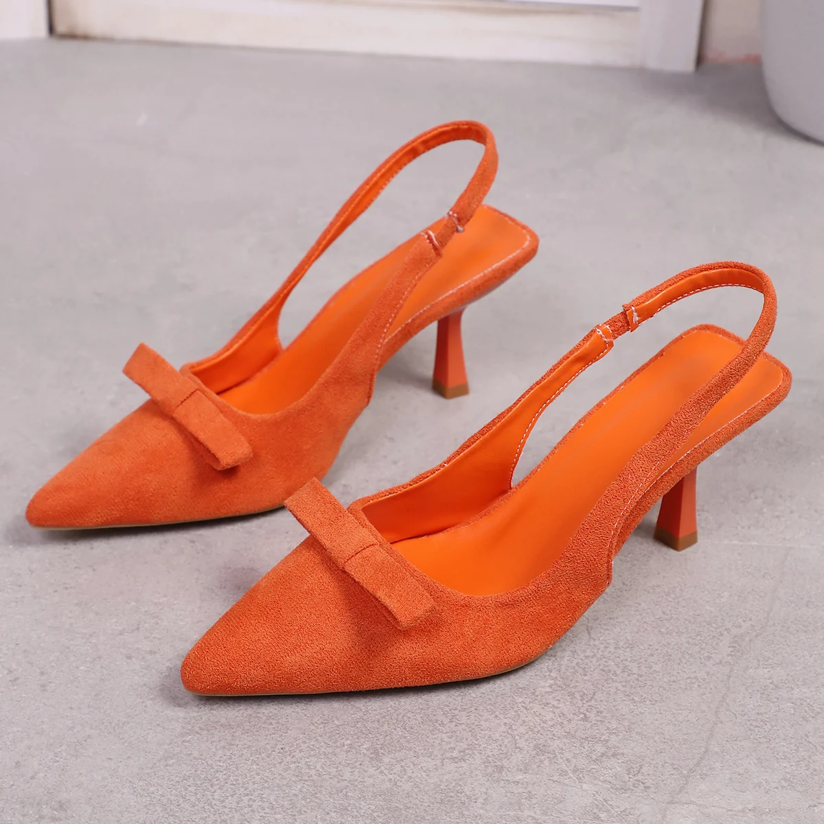 Baotou strap pointed fashion sandals Korean version of elegant temperament high heels 2025 new foreign style super fairy image 4