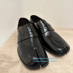 Tabi Shoes Split Toe Slip on Loafers for Men Glossy Leather Men's Single Shoes Luxury Designer Flats Office Shoes Men Shoes