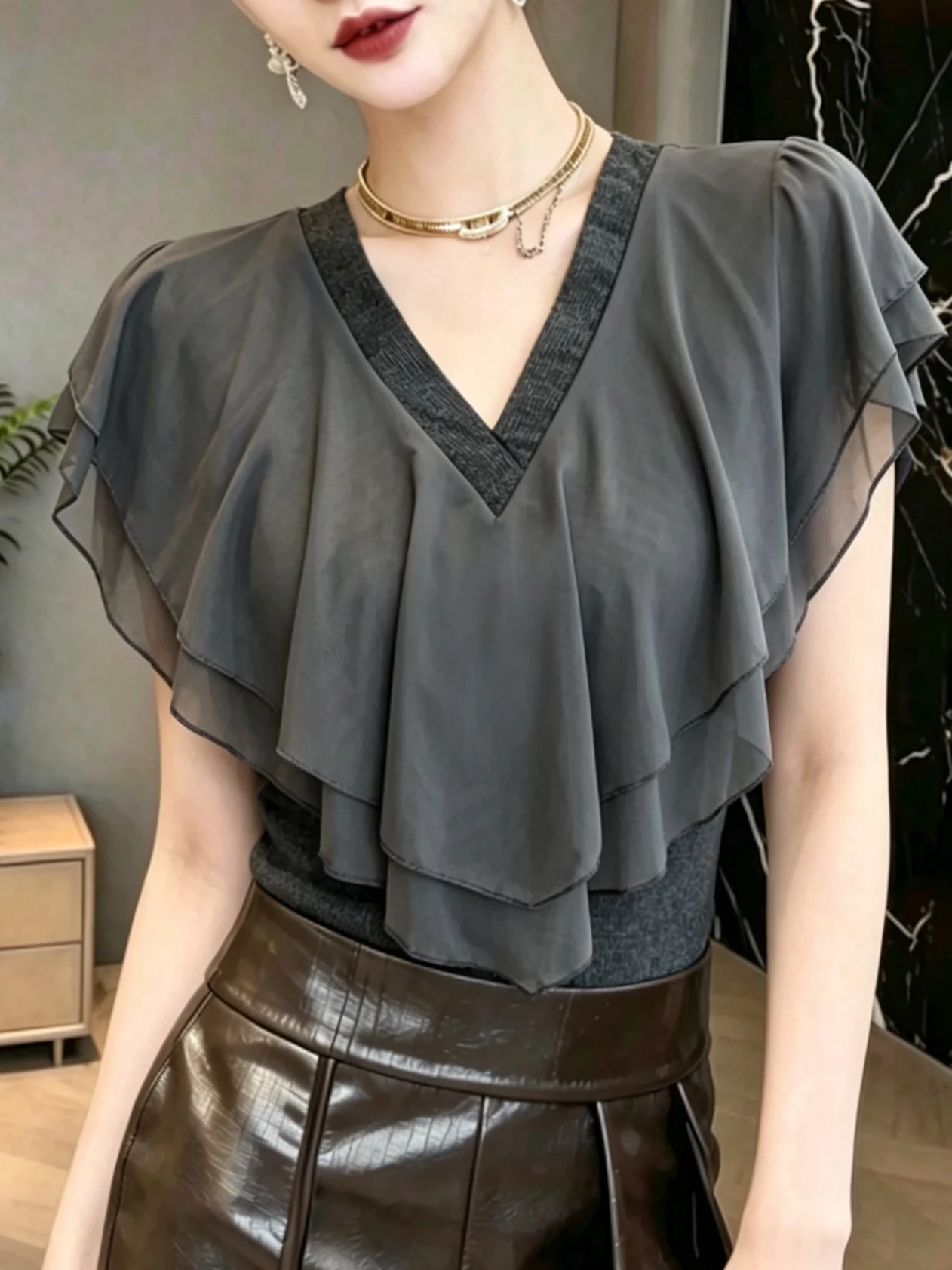 Summer Women's Slim Fit Short Sleeve V-Neck T-Shirt Fashionable Casual Style Bell  Design Breathable Lightweight Top
