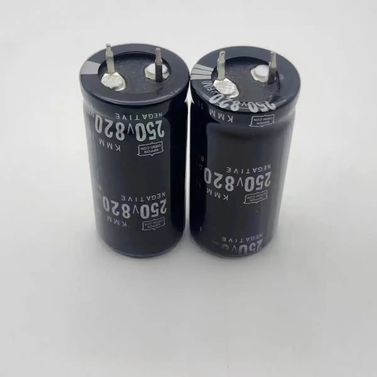 250 High Frequency Aluminum Capacitor 250V820UF