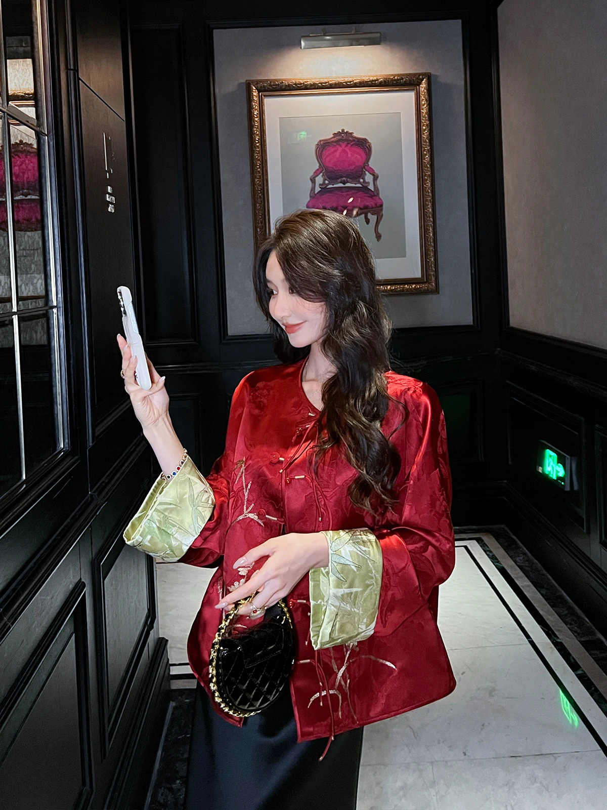 

Красный вышитый тройник женский осенне-зимний новый китайский Sle Faion Новый год Luy Year на пуговицах атласный шелковый женский...