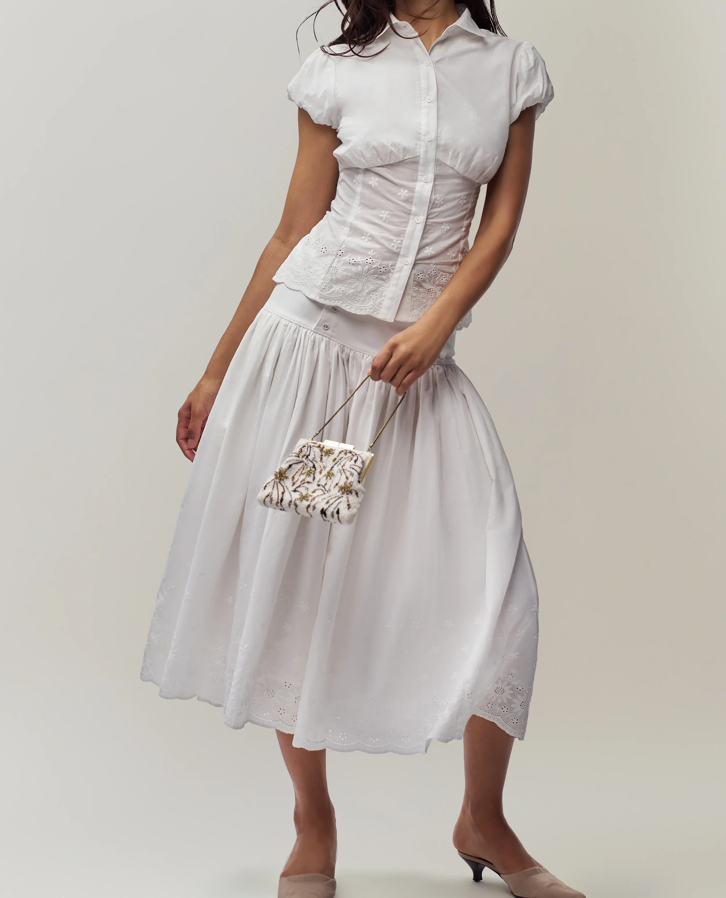 Guz French-Style Embroidered Shirt with Puff Sleeves and a Slightly Sheer Doll Collar, Slim-Fit Short T-Shirt with Pleated Waist and Cut-Out Lace Hem, Vintage Pastoral Style Embroidered Short-Sleeve Top view 5