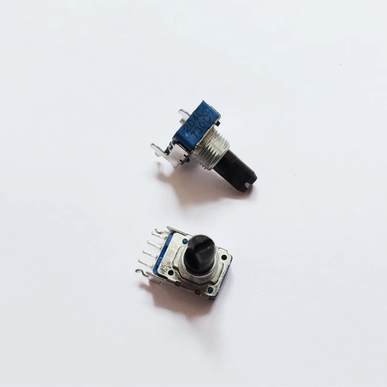 

Original new 100% RK11 potentiometer C200K shaft length 15mm 4pin (SWITCH)