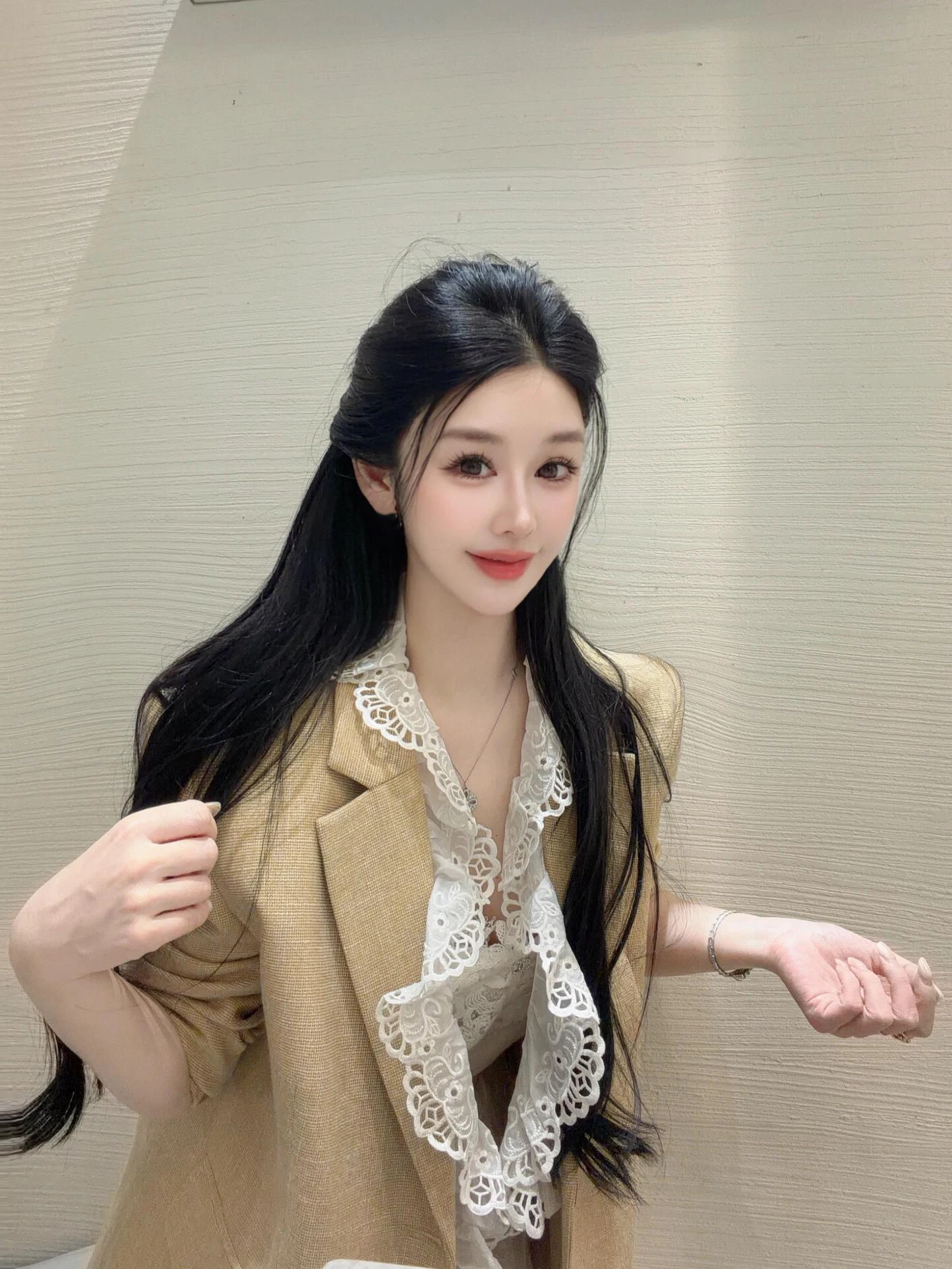 

Элегантное женское пальто с кружевными вставками в корейском стиле, премиум-качество, модное, для повседневной носки, из полиэфирного волокна, с длинными рукавами