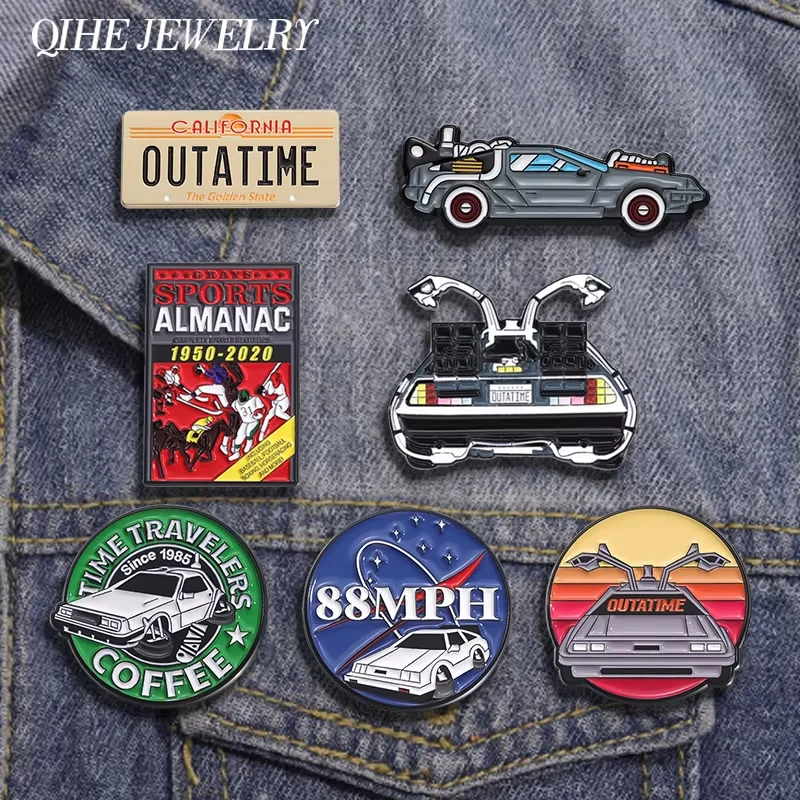 Cartoon Sport Car Esmalte Pin, filmes de ficção científica Inspirado Veículo Broche, Jacket Lapel Badge, Presente Jóias para amigos