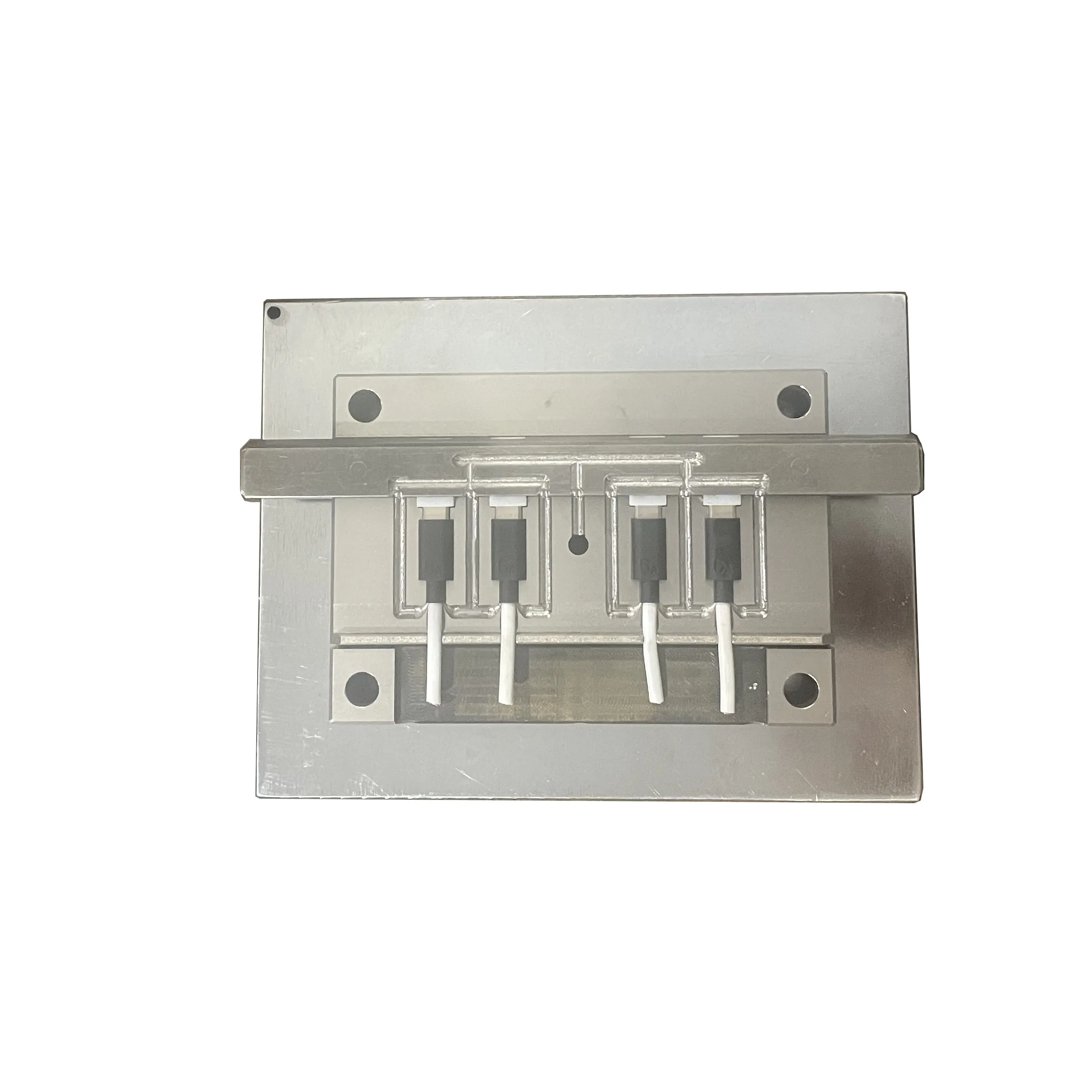 

Small Vertical Universal Serial Bus Type C Cable Mould 4 Cavity Universal Serial Bus Molding Plastic Mould M