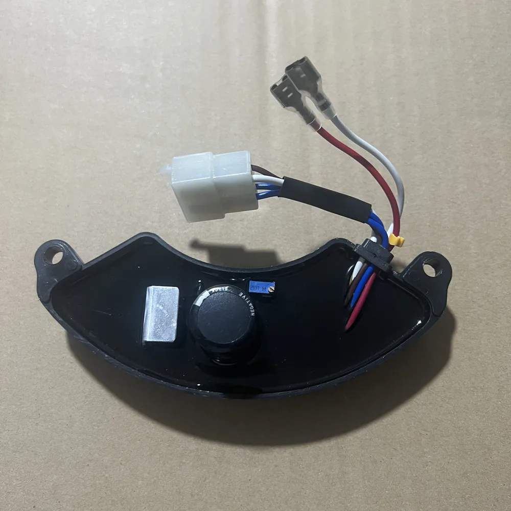 

Автоматический регулятор напряжения AVR 32350-899-013 для генератора EB3000 EB4000 EM3000 EM4000 EMS4000 5,5-7,5 кВт