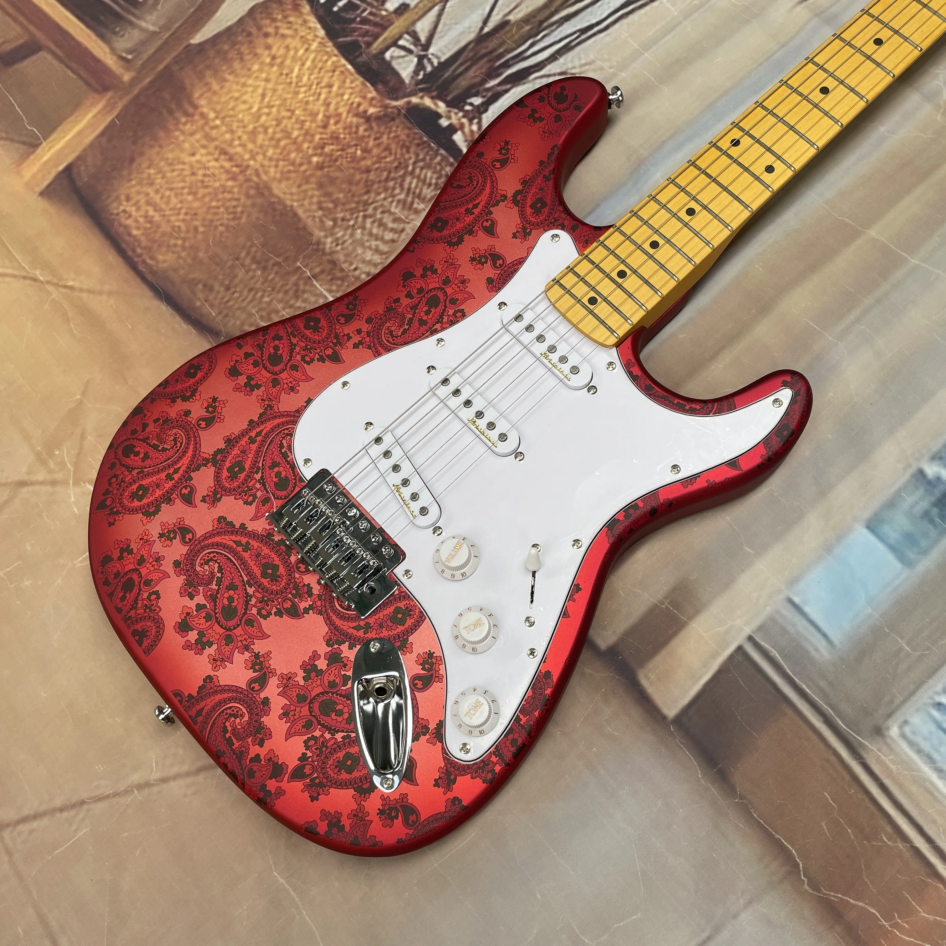 

6-string red electric guitar with white pickguard SSS pickups maple fretboard guitars beginner-friendly rock electric guitarra