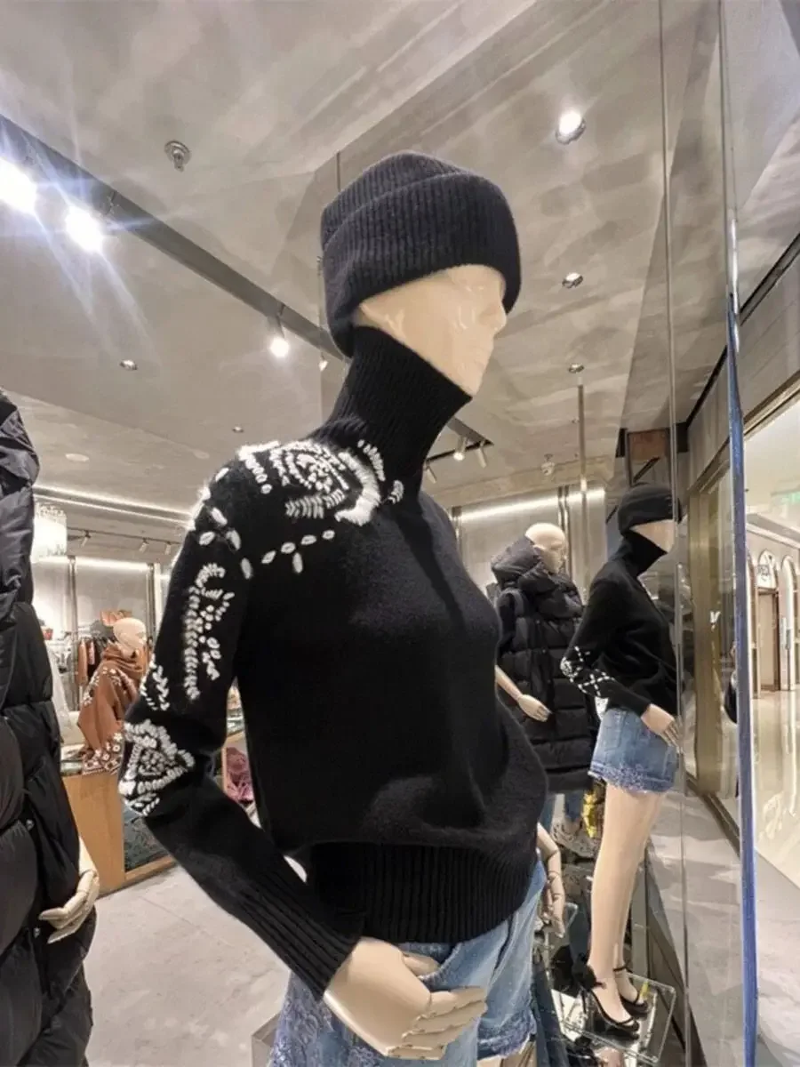 

Relaxed Bellflower Temperament Fashion Sweater High End Luxury Brand High Imperial Sister Embroidery Black Neck Base