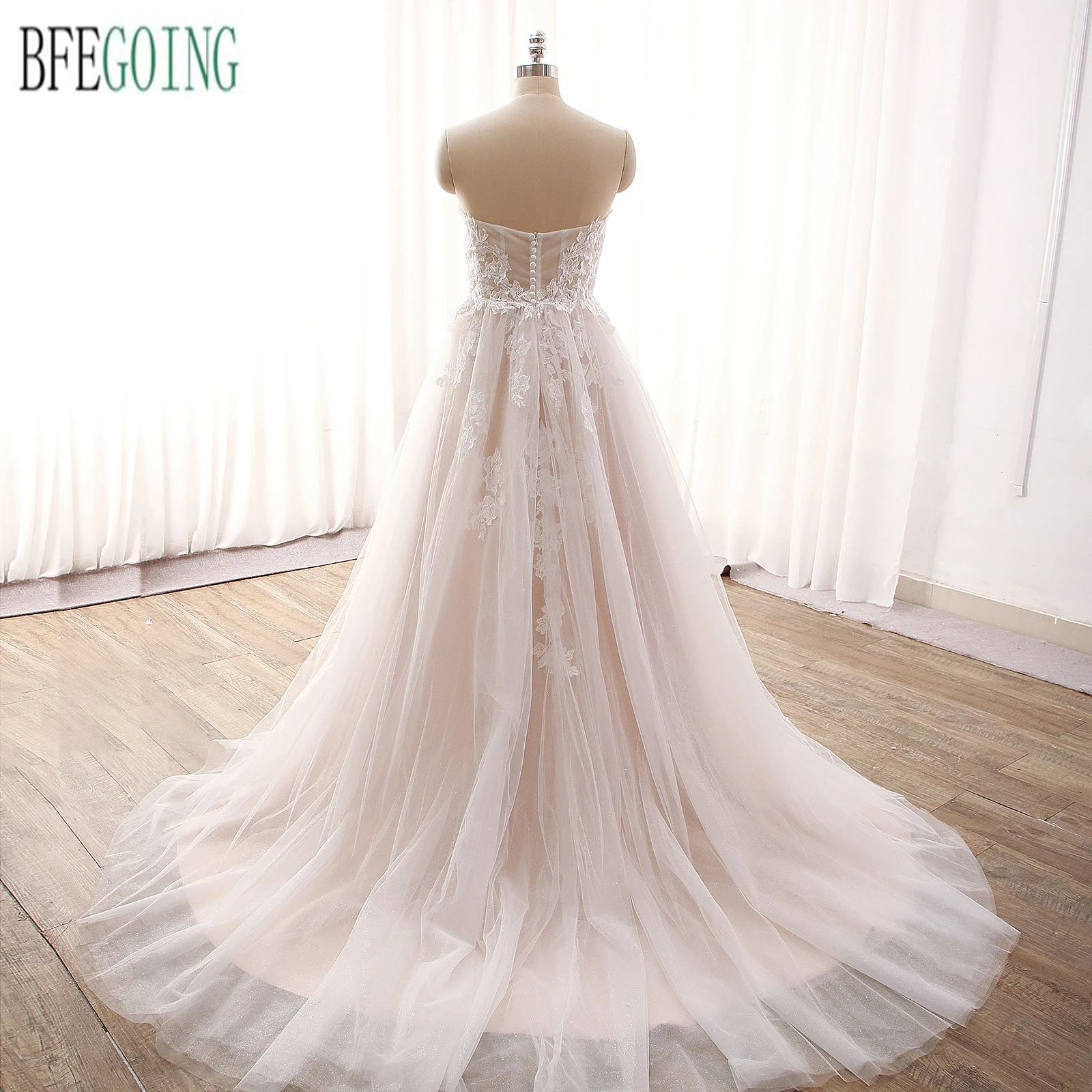Tulle Lace Wedding Dresses Chapel Train Customized Sweetheart A-Line Floor-Length Sleeveless Bridal Gowns