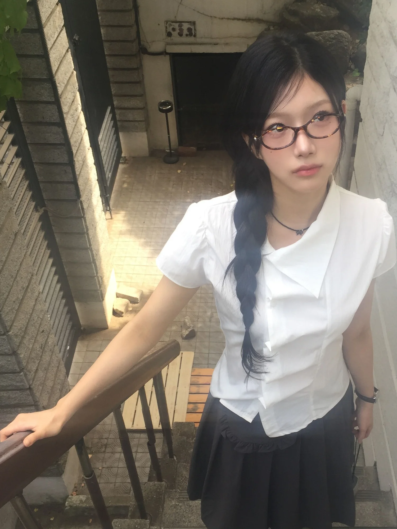 シックな半袖シャツ レディース ファッションデザイン ノッチカラー ボタンアップ 着痩せ 多用途 カジュアル 通勤スタイル レギュラーフィット