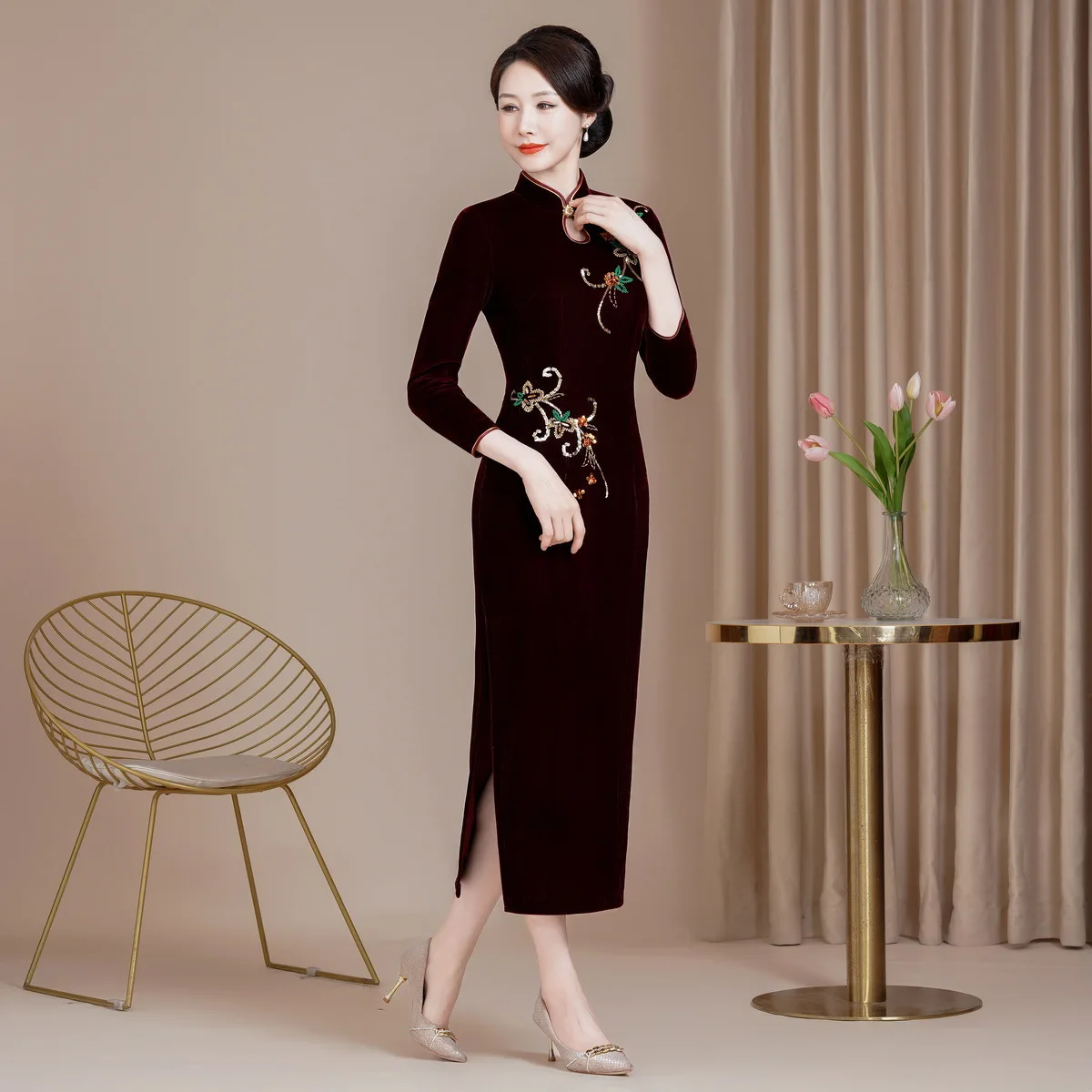 

Новое 2025: Вельветовое длинное ципао ручной работы для мам, для свадебного банкета, стройнящее, больших размеров, в стиле ретро, традиционный китайский костюм