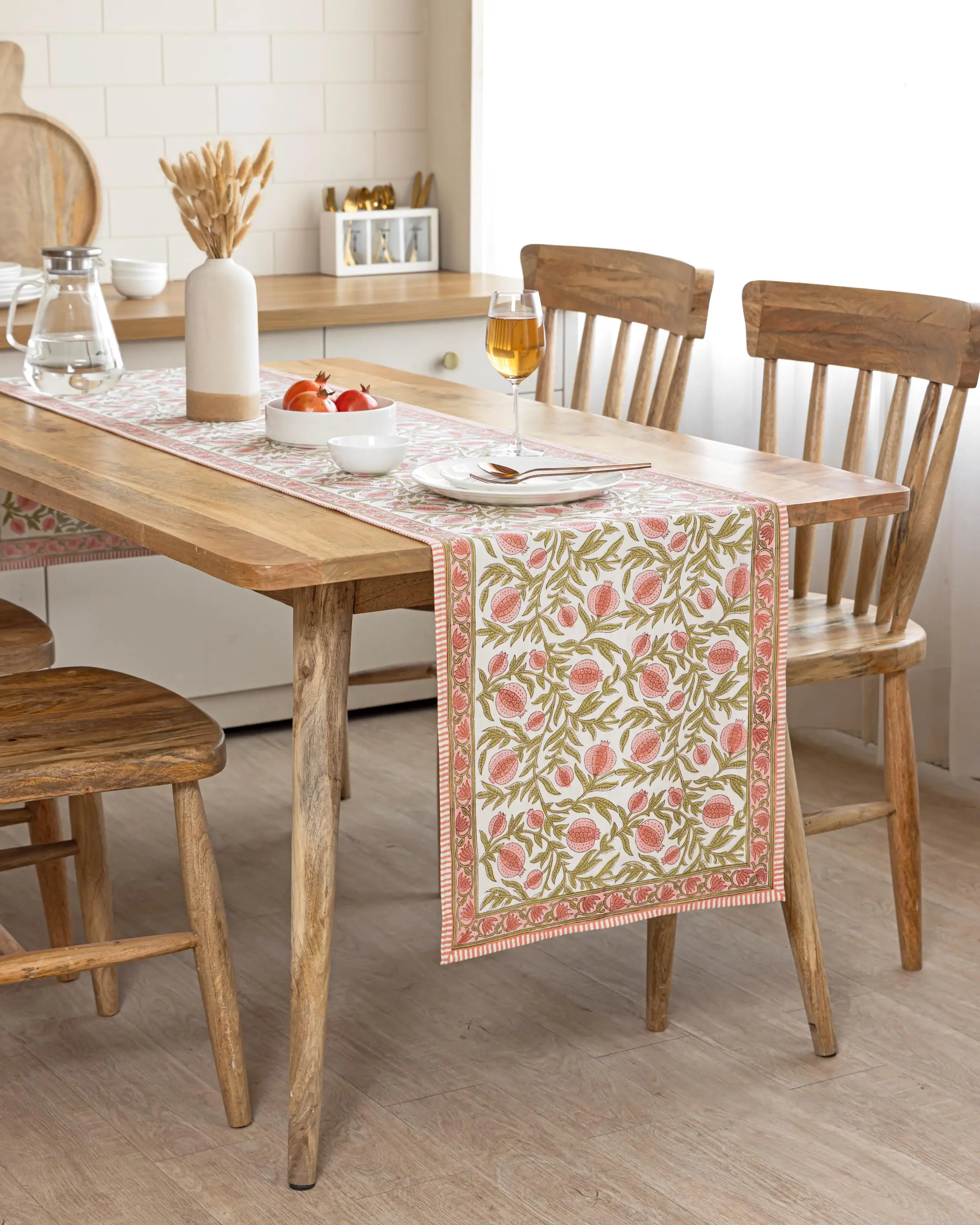 Camino de Mesa Floral Verde Oliva Coral y Granada - Decoración Boho de Lino Estampado a Mano de Jaipur para Comedor