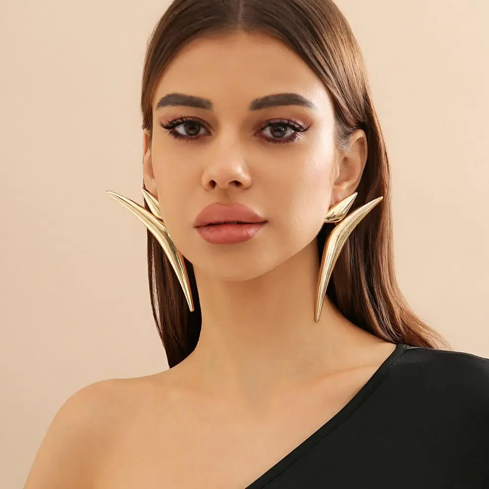 

Trend Triangle Bend Pointed Earrings Exaggerated Minimalist Statement Earrings Geometric Stud Earrings Women Girls