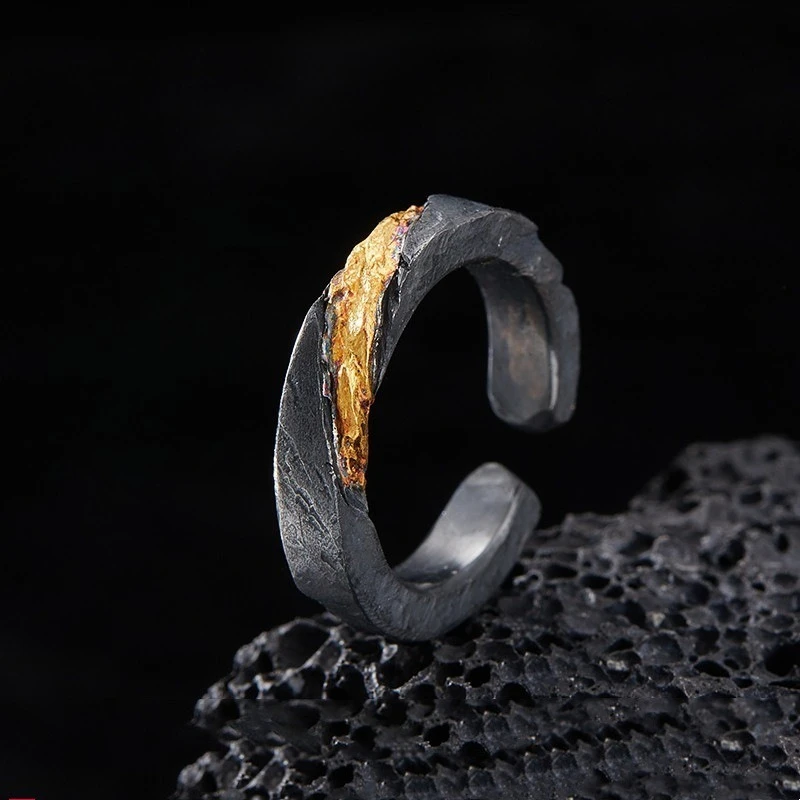 Nuevo Anillo gótico Vintage con textura de llama para hombre, banda de declaración negra hecha a mano, anillo de soltero Premium sólido
