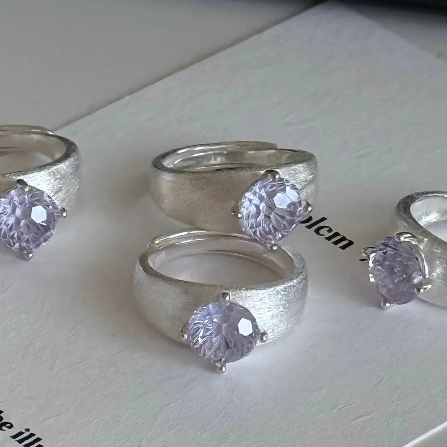 High-quality and Fashion Light Purple Mint Green Cut Flower Gems Rings for Women Wedding exquisite Jewelry Brushed Texture Ring