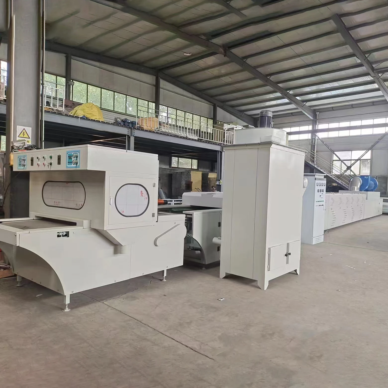 Linea di verniciatura a polvere per pastiglie freno Linea di verniciatura a spruzzo automatica Macchina per asciugare la verniciatura