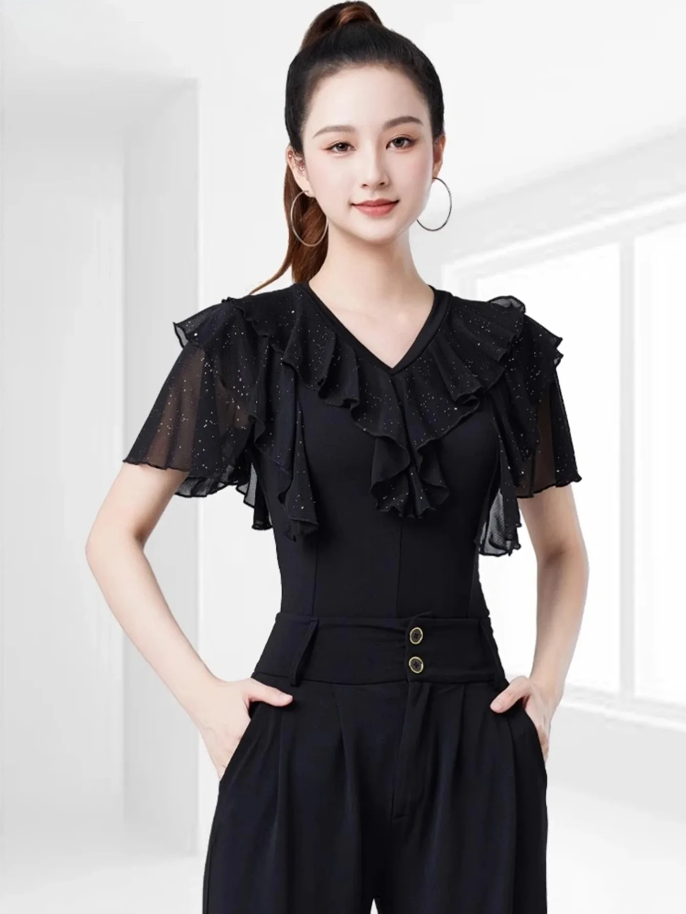 라틴 댄스 착용 탑 여성 봄, 여름 새로운 짧은 소매 메쉬 프릴 리프 에지 현대 삼바 스퀘어 볼룸 댄스 의상