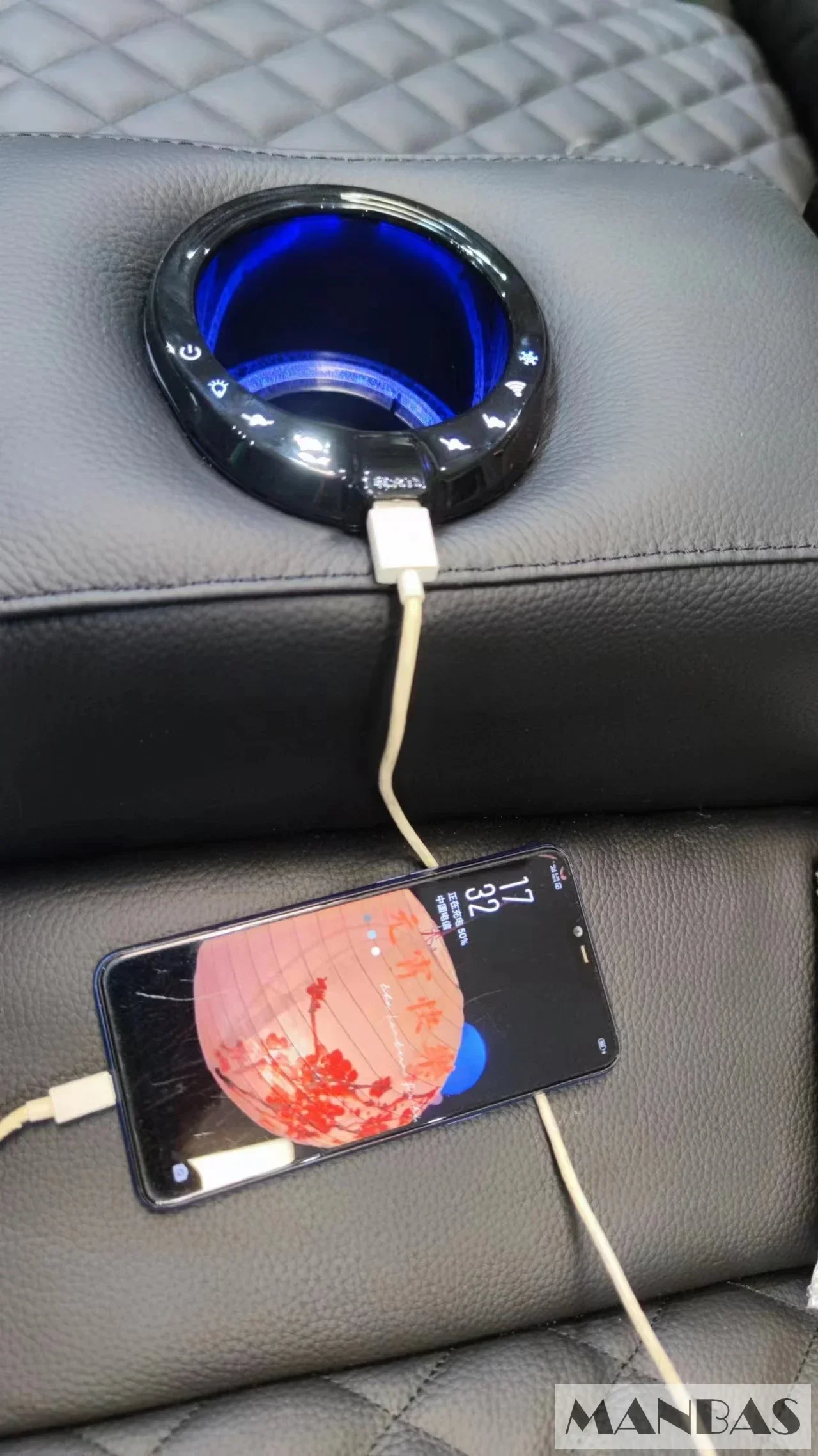 غرفة جلوس أريكة جلدية بمحركات مزدوجة من MINGDIBAO مع كرسي كهربائي وحامل أكواب للتدليك والتبريد لمقعد المسرح