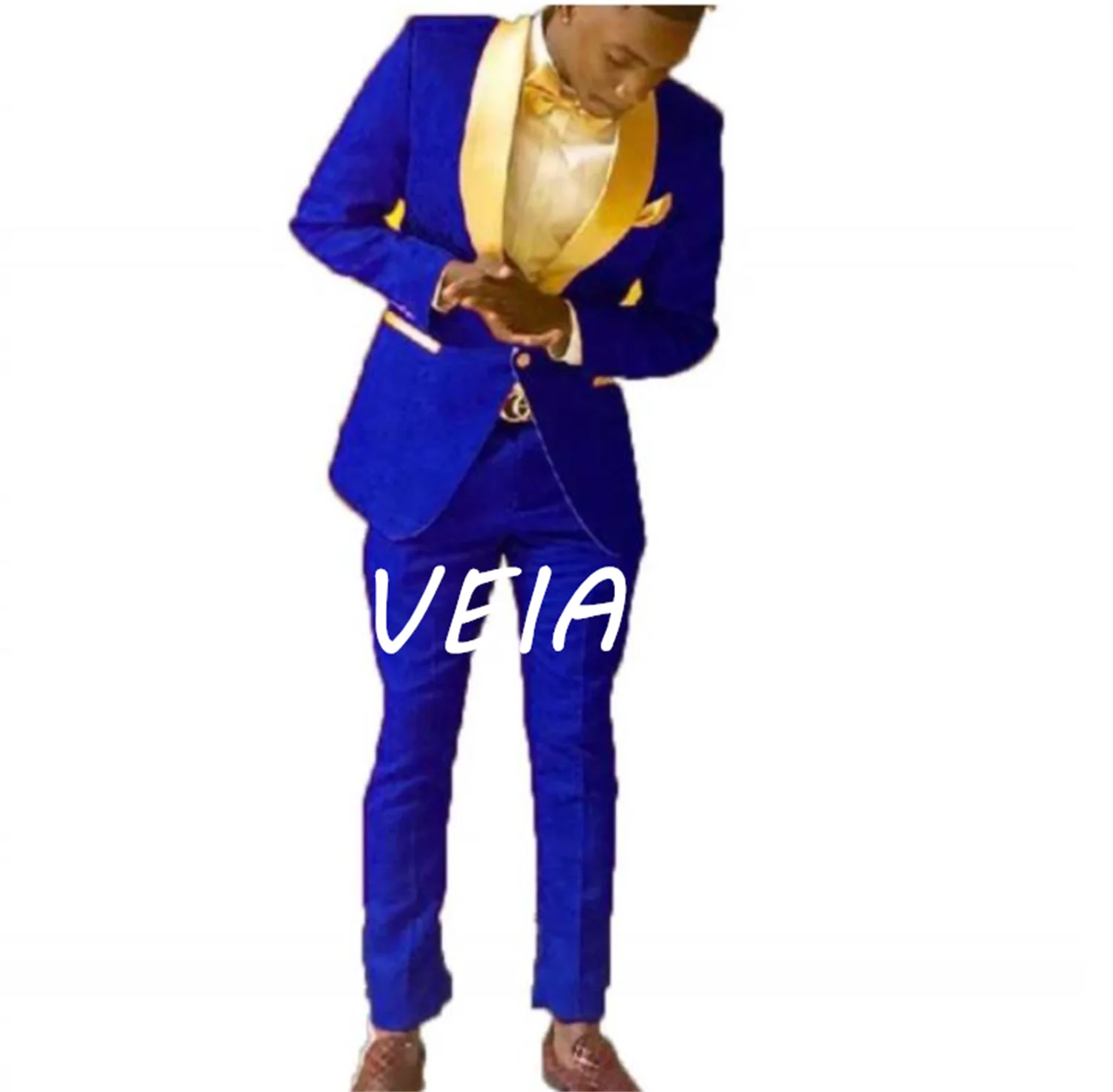 

Королевский синий смокинг для жениха по индивидуальному заказу, шаль с золотыми лацканами, мужские костюмы, комплект из 2 предметов, свадебный костюм жениха, костюм Homme (Jack)