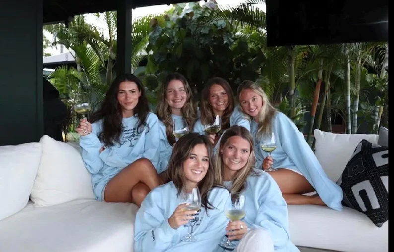 Despedida de solteira bordada crewneck l Margarita l Noiva Moletons I Moletons de casamento l Favores de casamento de despedida de solteira l Casamento