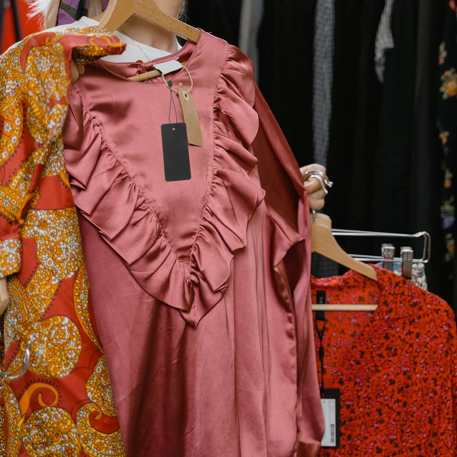 

200Set Blank Clothing Tags with String Hanging Price Labels for Clothes Shoes Bags Retail Display Tag Label Set