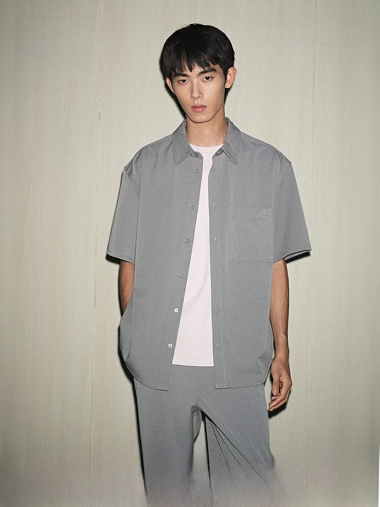 

H&M Men's Loose Fit Short Sleeve Shirt Summer 2026 Button up Polyester Rayon Spandex Regular Length Open Cardigan Style