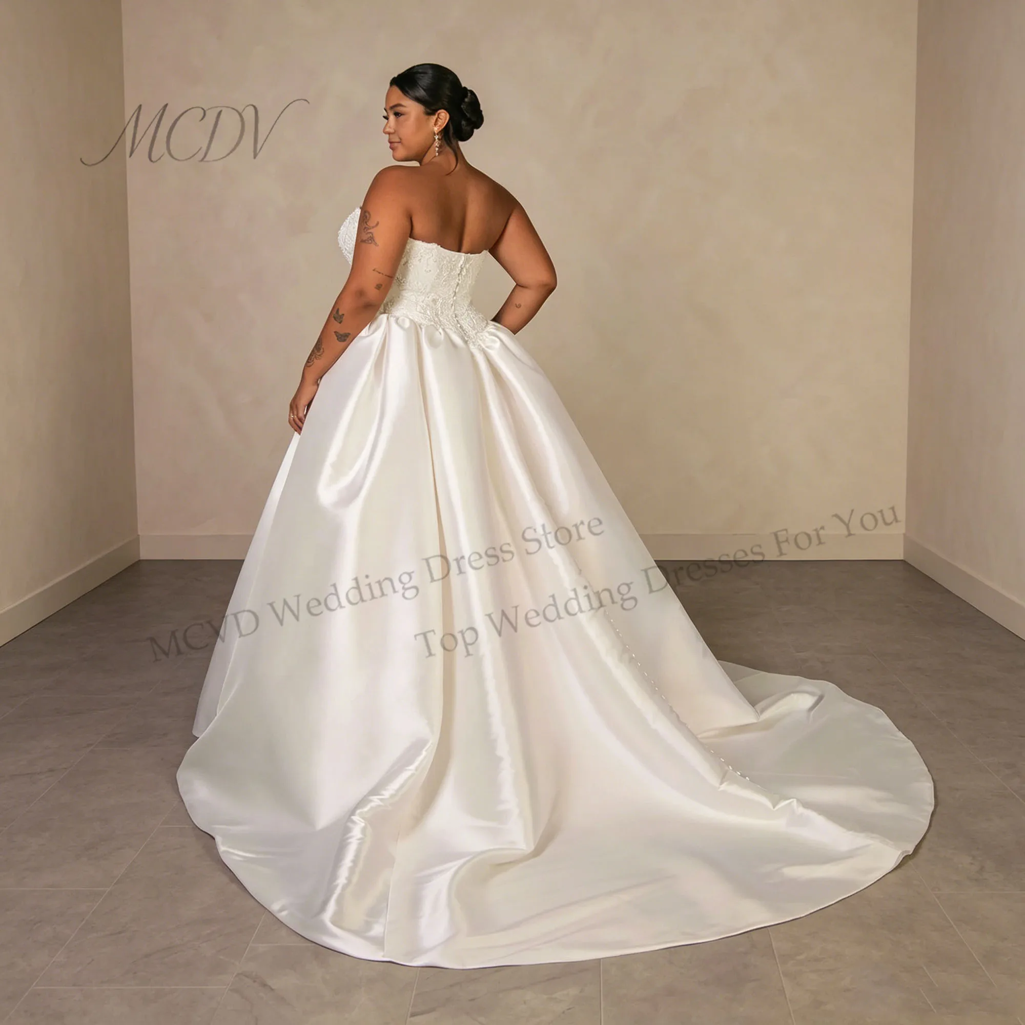 Plus Size Vintage Wedding Dresses Sleeveless Crystals Aplique Bride Gowns Sleeveless Satin Ball Gown Vestido De Novia Customized