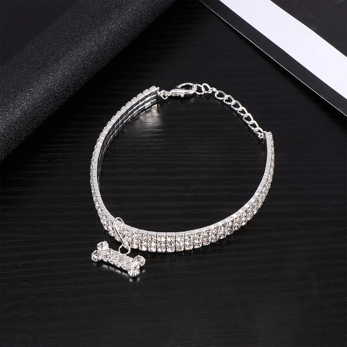 

Adjustable Buckle Shining Rhinestone Dog Supplies Crystal Collar Luxury Pet Ring Bone Shape Pendant Pet Collar White Size S For