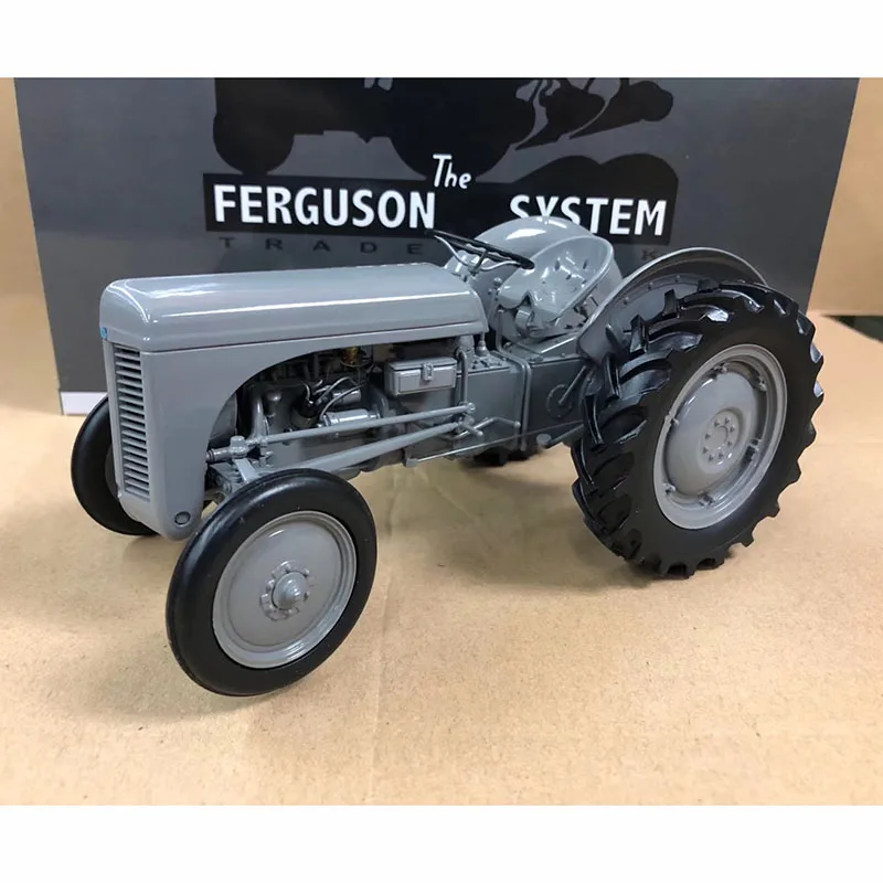 UH Diecast 1:16 Scale MF TEA 20 Massey Ferguson Tractor Alloy Farm Vehicle Toy Collection Souvenir Display 2690