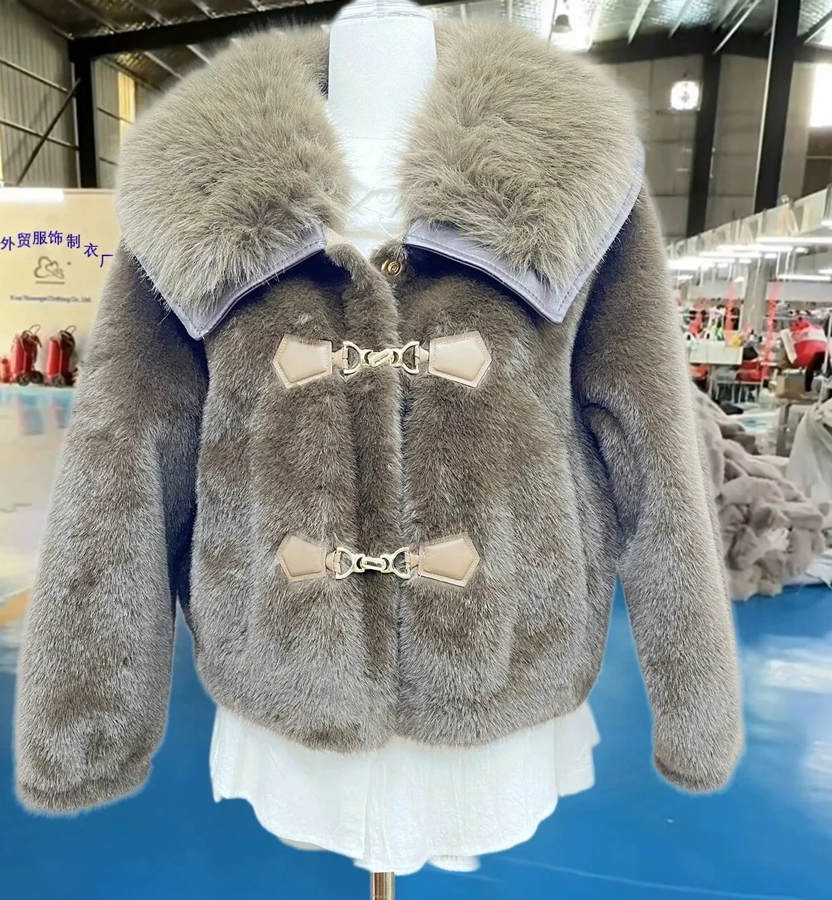 Autumn and Winter Fashion New Women's Fake Fur Coat Fur Integrated Jacket